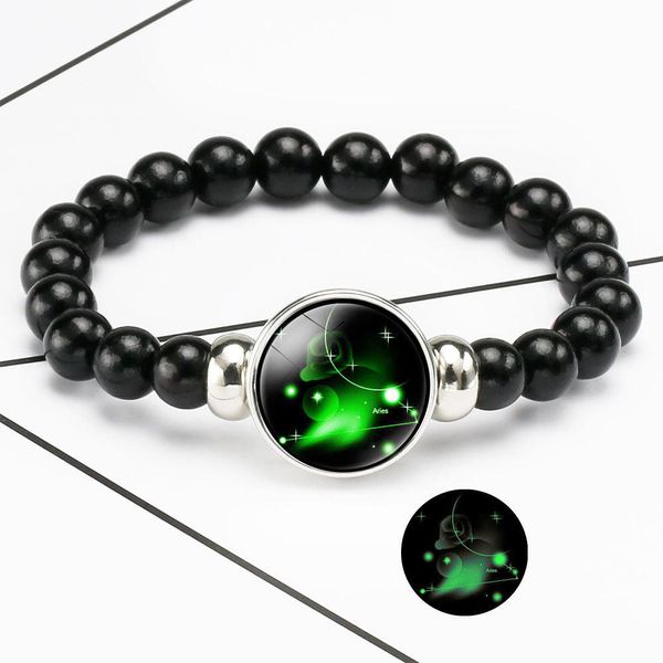 Novo 12 Zodiac Sign Luminosa pulseiras Para mulheres Homens Brilham no escuro constelação charme Beads chains Moda aniversário Jóias em Massa