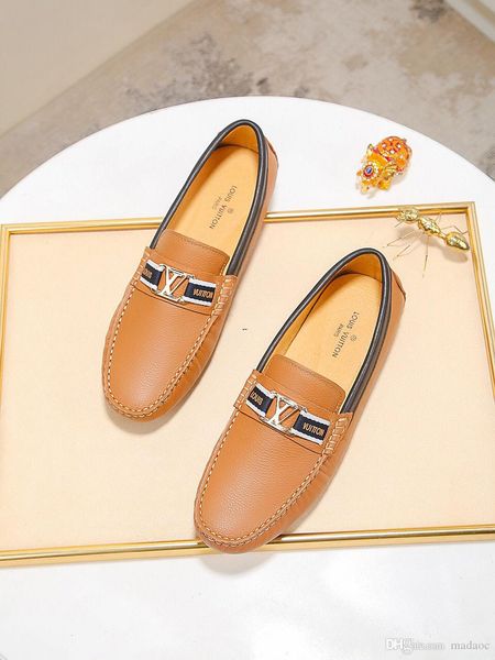 

20ss luxury mens design dress shoes red bottoms casual shoes matt patent leather round toes slip-on spikes flat business sneakers 38-45 ye3, Black