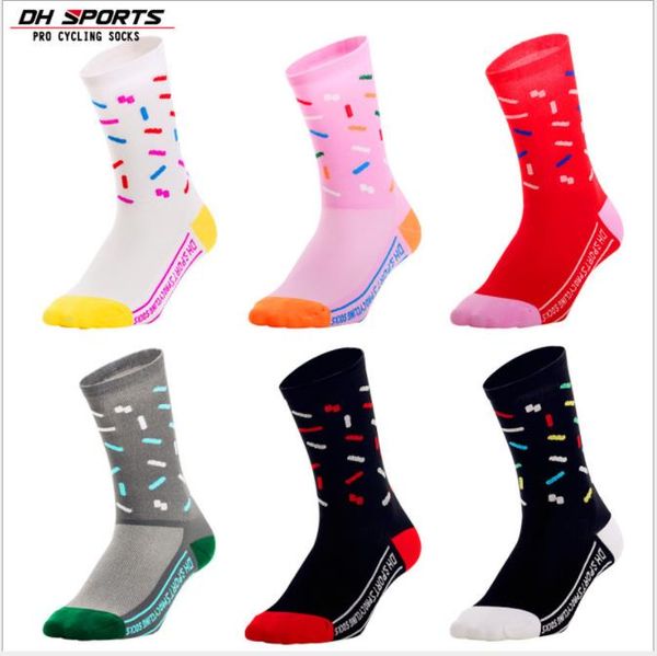 

new kind of cycling socks, bicycle sports socks, outdoor running skateboards, mountain climbing, air permeability and wear resistance medium, Black