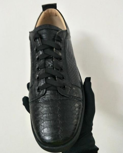 

wholesale 2019 new designer low snake lace up causal shoe man woman sneaker red blue black flat bottom party shoes size 36-47 s02