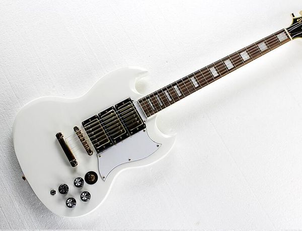 

белая гитара электрическая с 3 пикапы, rosewood грифе, золото оборудований, фиксированный мост, предлагая индивидуальные услуги бесплатная д