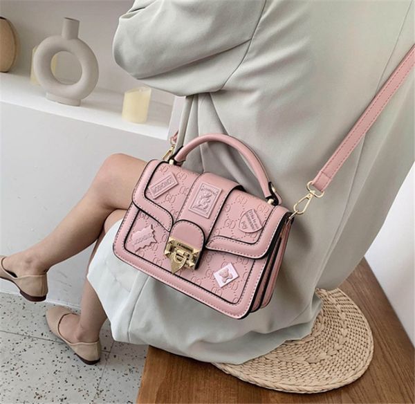 

New 2020 Textured Badge Bag Popular Shoulder Bag Small Bags Across Body PH-CFY2006015
