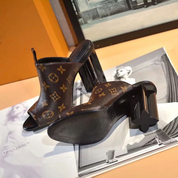 

С коробкой! Женщина тапочки пятки сандалии пляжа Slide Лучшее качество Тапочки Мода