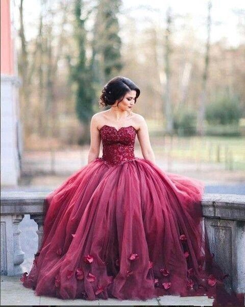 

2019 new burgundy quinceanera ball gown dresses sweetheart lace appliques tulle sweet 16 sweep train plus size party prom evening gowns, Blue;red