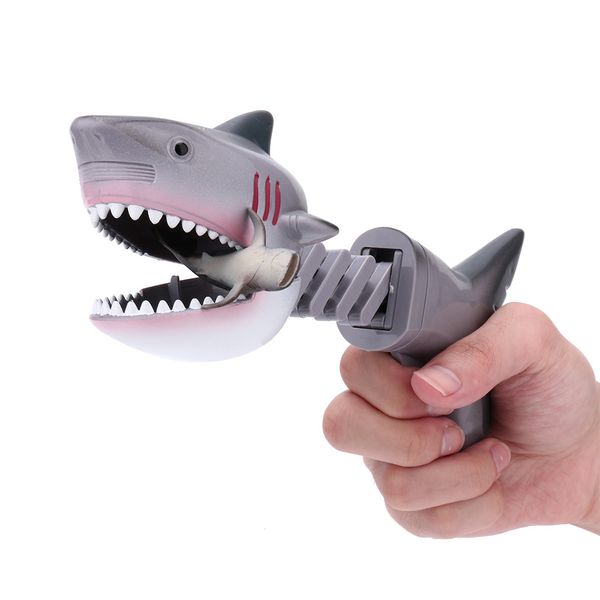 

новизна смешные игрушки шутка акулы животных игрушка животных фигуры grabber коготь игры snapper pick up лапка shark toy gastar bromas y1216