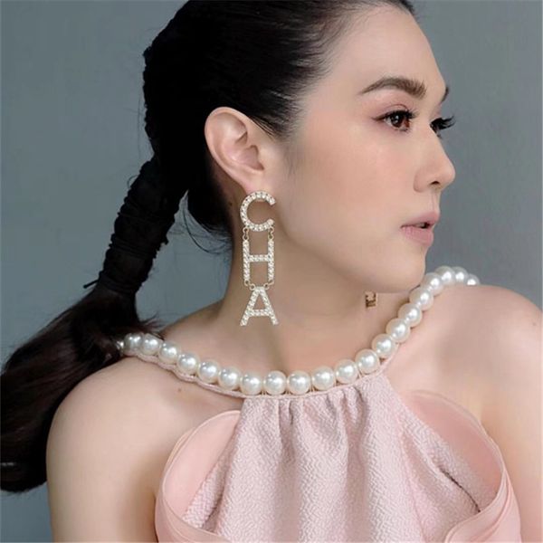 

2019 новый конструктор полный rhinestone письмо кисточкой серьги для женщин мода стад серьги ювелирные подарки из золота и серебра, Golden;silver