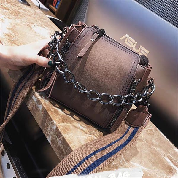 

женский сумка 2020 нового ретро широких плечевой ремень одно плеча ковша сумка mini женской сумка матовых цепей