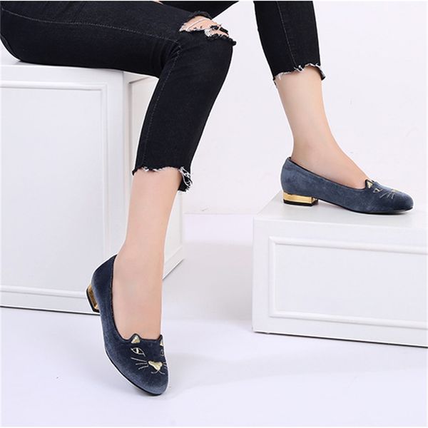 

2020 spring and autumn fashion women's shoes high quality fabric comfortable inner round toe embroidery Lok Fu shoes women