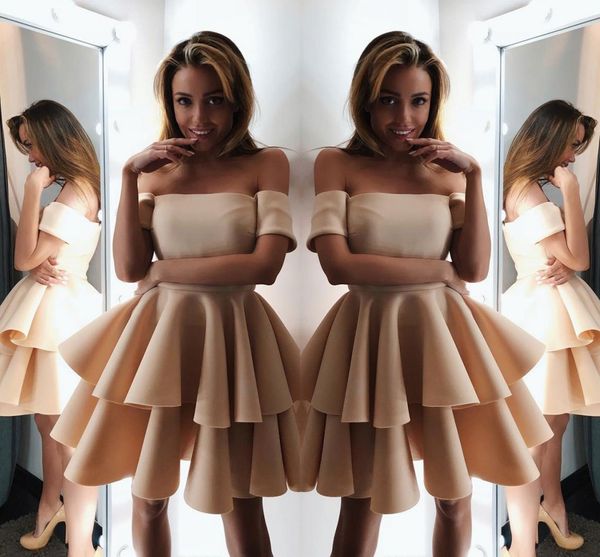 

темное шампанское длина до колен короткие платья партии без бретелек короткие рукава линия атласная многоуровневая юбка короткие партии кокт, Black