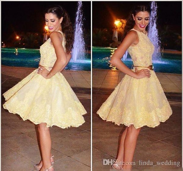 2019 Abito da homecoming in pizzo stile arabo nuovo giallo 2019 Una linea corta Juniors Dolce 15 abito da cocktail party di laurea Plus Size Custom Made