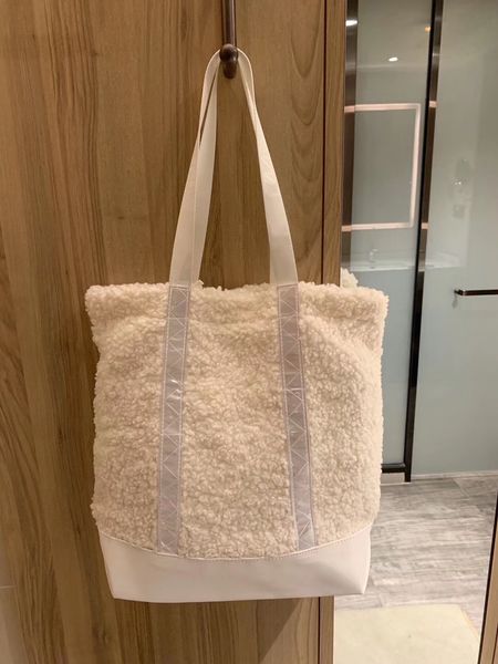 

designer luxury shoulder bag women's lamb hair large capacity portable well matched felt designer handbag fashion bags