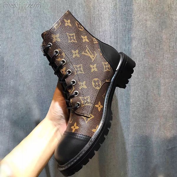 

2020 trend european and american autumn and winter fashion leather martin boots with round head short female knight boots thick bottom, Black