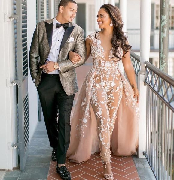 

Plus Size Champagne Lace Wedding Dresses With Overskirt Sheer V Neck Cap Sleeve Bridal Gowns Sweep Train Saudi Arabic Wedding Dress