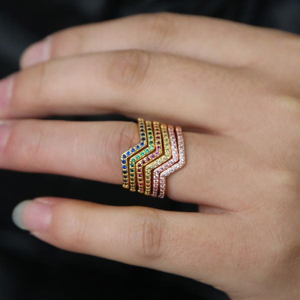 Moda feminina ouro fina anéis de dedo de pilha com colorido cz pavimentado rainbow anel de dedo de casamento conjunto em ouro rosa cor de ouro