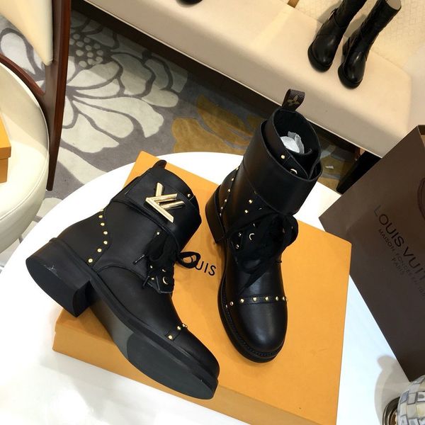 

2019ss fashion trend luxury designers women boots women boot girls luxury shoes with studded spikes party boots ing