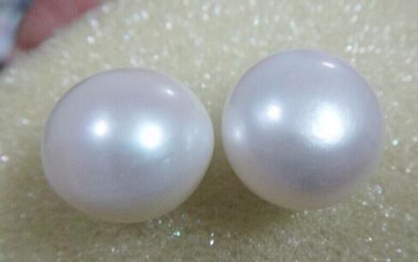 

pair of natural south sea genuine white round round pearl earring