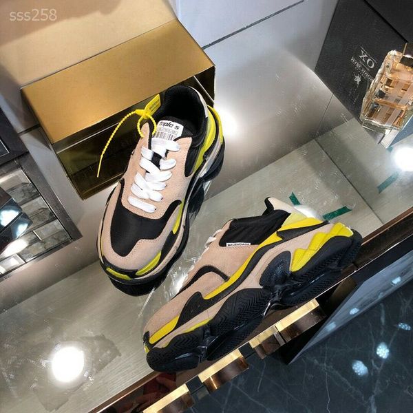 

2020 new fashionable paris custom generous sneaker casual shoes for men's women beige black sports personality shoe size 35-45