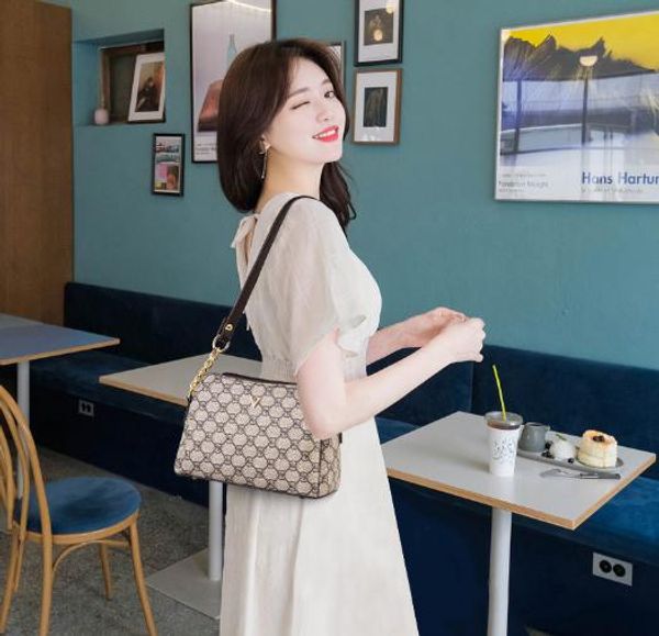 

2019 new autumn fashion packageaaa230