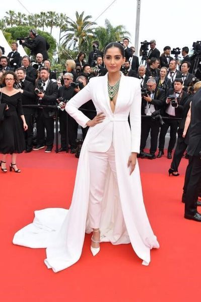 

2020 satin pant suits prom dresses with detachable train deep v neck long sleeves red carpet dress girls party evening gowns, Black