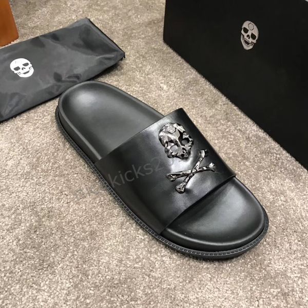 

pp men women slippers red bottoms luxury designer leather rubber ladies beach slipper home slippers non-slip scuffs mens skull shoes, Black