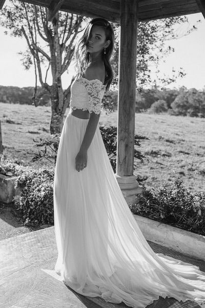 Eleganti abiti da sposa Boho Abito da sposa in due pezzi a maniche corte in pizzo Crop Top Abiti da sposa da spiaggia in chiffon estivo Abito da sposa aderente economico