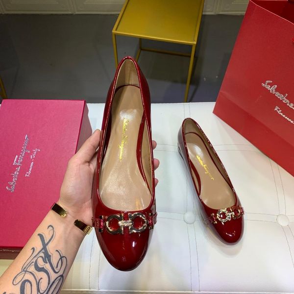 

2019 new brand luxury ladies casual shoes fashion wild leather women s shoes ladies flat shoes original box packaging