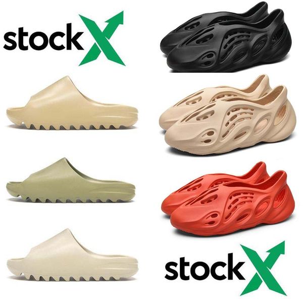 

2020 stockx foam runner kanye west clog sandals triple black white slides fashion slippers women mens designer beach sandals flip fops 36-45