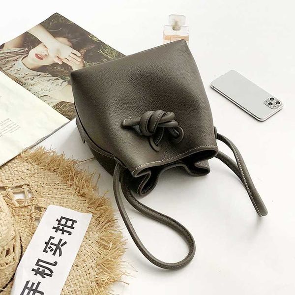 

women's bag new leather shoulder portable bucket bag trendy fashion joker retro niche design advanced