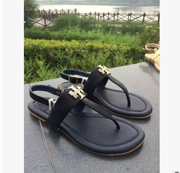 

Кожаные Стринги Металлические Цепи Шлепанцы Тапочки Сандалии Женщины Роскошные Desinger Обувь Мода Тонкий Черный Белый FlipFlop Марка GGSandals GGFlipfl