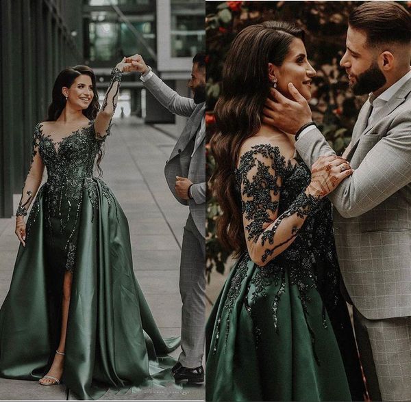 Hunter verde esmeralda de noite formal Vestidos 2020 Luxo manga comprida frisada Lace fenda Sexy Árabe ocasião Prom Dress com Overskirt