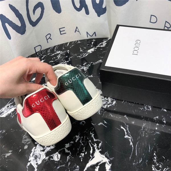 

2020 casual shoes men and women fashion classic leather old leather new shoes fashion sneakers unisex