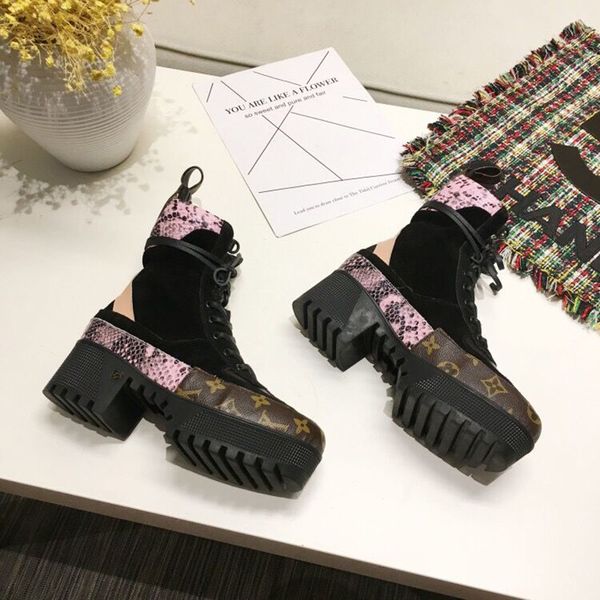 

2020 leisure women's boots thick high-heeled front lace-up british style printed color-matching martin boots factory direct sales, Black