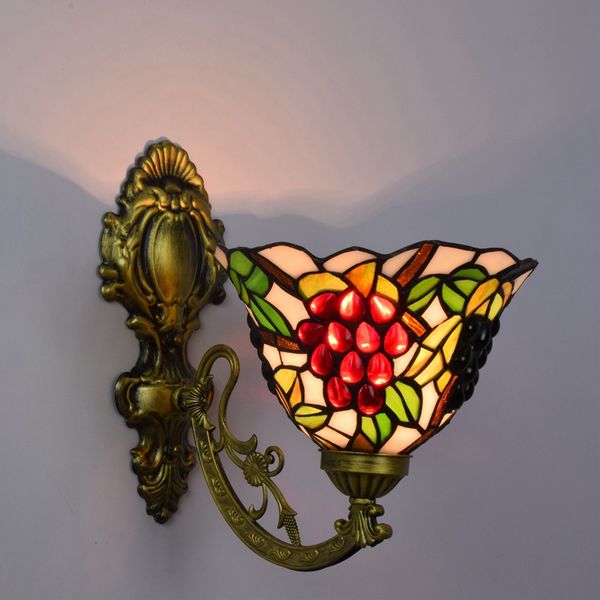 Lampade da parete in vetro a testa singola stile Tiffany Bar Club Corridoio Balcone Illuminazione da parete Decorazione uva colorata americana TF064