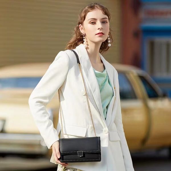 

к 2020 году новые зима сладкий леди один плечо сумка для женщин сплошной клепки ногтей строп цепной квадратных сумка