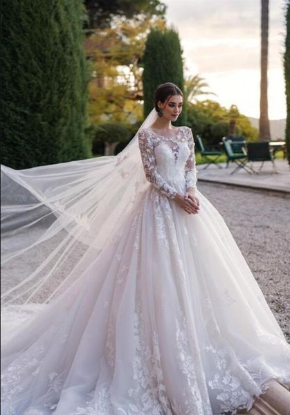 2019 Abiti da sposa a-line a maniche lunghe in pizzo bianco pieno modesto Arabo musulmano A Line Sheer Neck Appliqued Abiti da sposa formali increspati