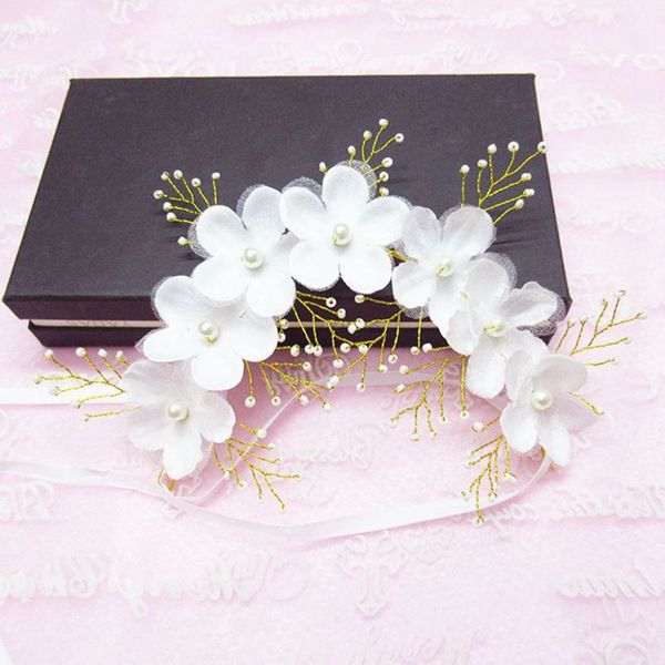

handmade snow yarn pearl bride headdress7