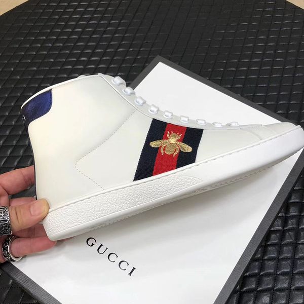 

2019 new luxury de igner running port ankle boot men flat ca ual hoe fa hion high bee embroidery man neaker of with box