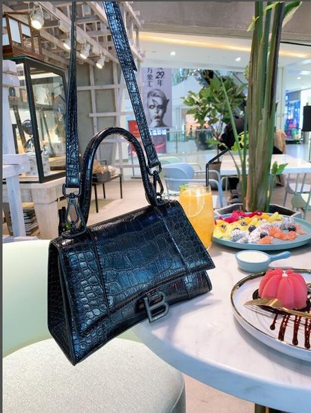 

2020 мода горячие дамы высокое качество новый повседневный дизайнер действительно новый горячий классический черный кожаный сумка сумка рюкз