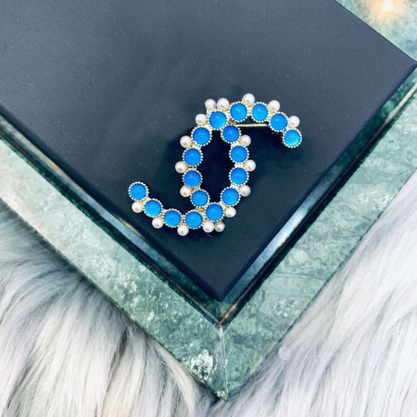 

lierzika capper lady brooch blue color stone with pearl brooch, Gray