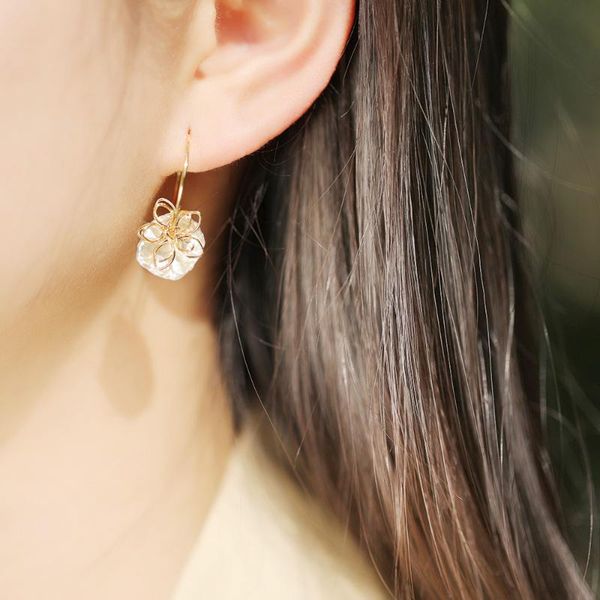 

south korea east gate earrings original plum blossom earrings shaped natural fresh water pearl sweet wind, Silver