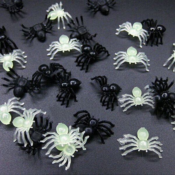 

20шт черный хэллоуин паук праздничные принадлежности украшения пластиковые страшные шалости игрушка хэллоуин пластиковая игрушка паук смешно