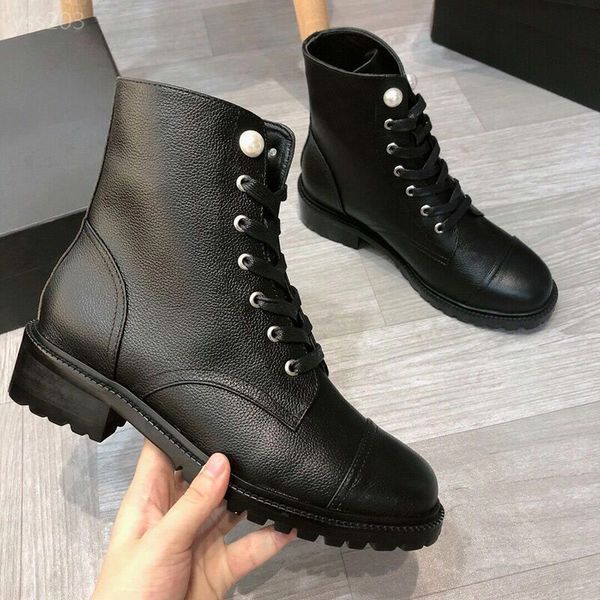 

2020 fashion autumn and winter short boots in europe and america with round head color matching thick bottom thick heel martin boots, Black