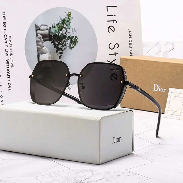 

для женщин дизайнерские солнцезащитные очки фирменные солнцезащитные очки мода женщина очки лето пляж очки uv400 di 7704 4 цвета хорошее кач, White;black