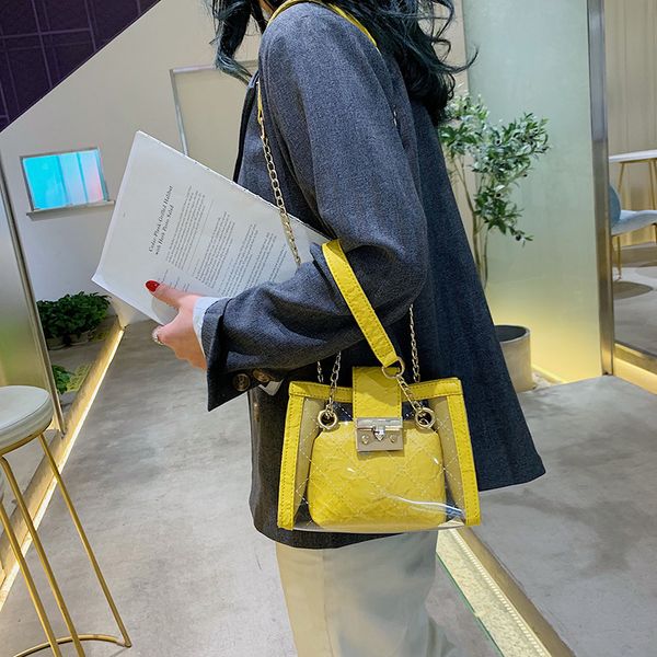 

2019 new korean version of hong kong retro lingge chain shoulder bag large capacity joker portable commuter bag