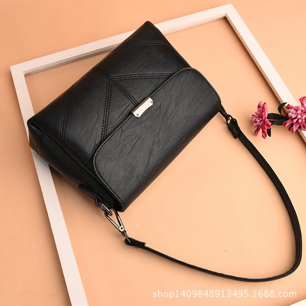 

middle-aged women's bag mother handbag 2019 autumn and winter new fashion shoulder multicolor optional