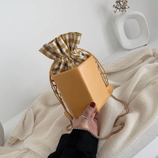 

2020 bag female new bucket tide korean version pu super fire spring wild diamond tide cool crossbody fashion chain bag