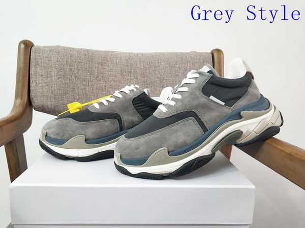 

Triple fa hion pari ca ual hoe triple neaker grey color luxury dad hoe men and women hoe whole ale