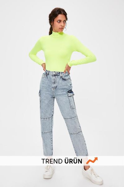 

trendyol blue cargo pockets high bel mom jeans twoaw20je0190