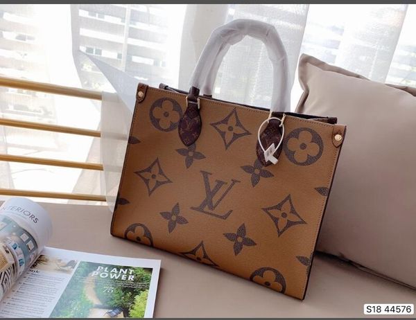 

2020 selling classic lady's leather oxidized luxury bag pillow shoulder bag, size 34*27cm