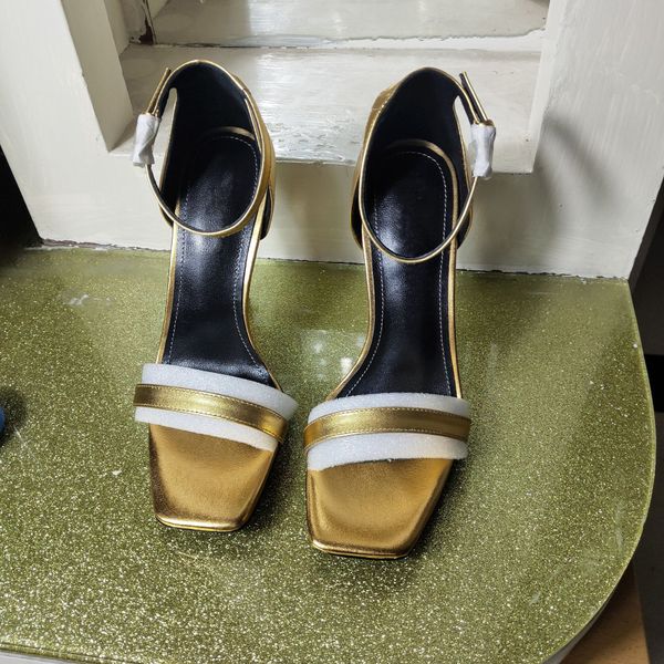 Avrupa Klasik Stil Kadın Ayakkabıları Sandalet Moda Terlik Seksi Sandal Mektup Model Topuk Deri İng ve Yapım Kemer Tokaları